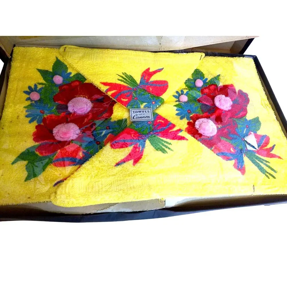 Vintage Mid-Century Cannon Towel Set Yellow 3D Sculpted Floral Appliques New Box